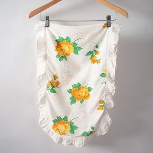 Vintage Floral Ruffle Grannycore Oval Table Runner Dresser Scarf *Stains*
